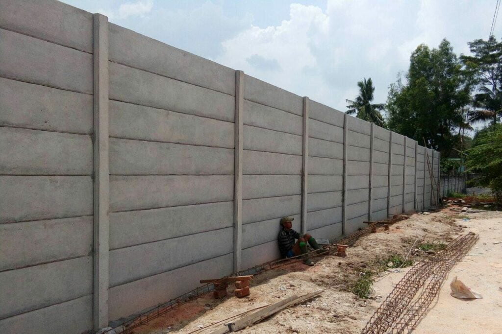 pemasangan pagar panel beton